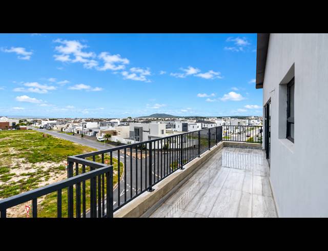 3 BEDROOM APARTMENT FOR SALE IN SANDOWN